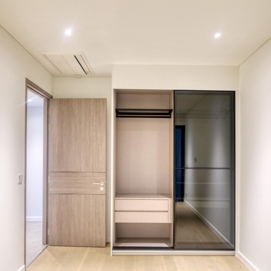 Cho Thuê Căn Hộ 3PN+1 Nội Thất Cơ Bản Opera Residence - Khối Đế | The Metropole Thủ Thiêm