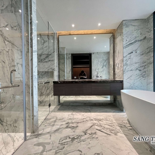 Cho Thuê Căn Hộ 4 Phòng Ngủ Nội Thất Cơ Bản, Tầm Nhìn Đắt Giá Tại Cove Residence - Empire City