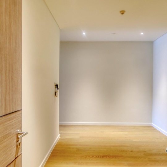 Cho Thuê Căn Hộ 3PN+1 Nội Thất Cơ Bản Opera Residence - Khối Đế | The Metropole Thủ Thiêm
